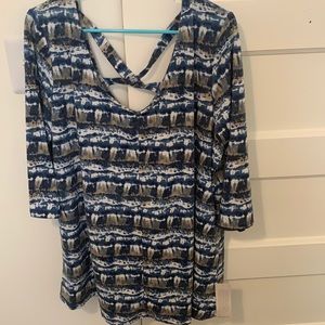 3/4 sleeve top with x in the back